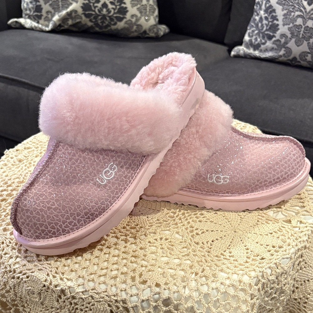UGG Women's Light Pink Cozy Slippers S/N 1143801K Sz 5